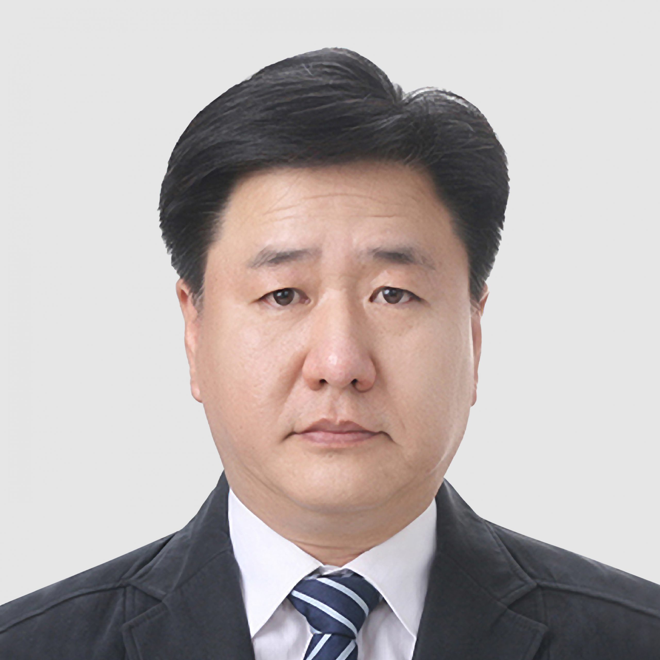 Joonhee (Albert) Lee est le directeur de la recherche et du développement d'Essex Solutions. Auparavant, il était président des opérations de fil émaillé en Asie, où il s'est spécialisé sur le secteur automobile, en particulier les moteurs de traction. M. Lee a également été directeur général de l'installation de Suzhou et directeur exécutif des technologies pour l'entreprise. Avec plus de 25 années d'expérience dans le développement de nouvelles technologies, Lee a apporté des contributions significatives à l'industrie automobile, notamment en améliorant les propriétés des fils émaillés pour les applications de moteurs et en optimisant les processus d'émaillage. Il est titulaire d'une maîtrise en chimie industrielle de l'université nationale de Kyungpook en Corée du Sud et son expertise en développement technologique et innovation a été essentielle pour stimuler les avancées dans les applications de fil émaillé, notamment dans le secteur automobile en pleine évolution.