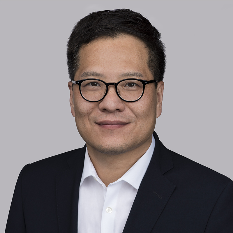 Zack Kim est le président d'Essex Solutions en Asie, où il dirige les initiatives stratégiques régionales liées aux fils émaillés, met en œuvre les bonnes pratiques et supervise l'optimisation des investissements. Ce n'est pas seul rôle de Kim : en 2019, il a occupé le poste de vice-président de la planification commerciale, après avoir occupé le poste de directeur de la planification financière et de l'analyse financière en Asie ainsi que de directeur des ressources humaines chez Superior Essex à partir de 2012. Kim a notamment occupé le poste de directeur des ressources humaines pendant neuf années chez LS Cable & System. Après des études au sein de la Graduate School of Labor Studies de l'université de Corée, en Corée du Sud, Zack a obtenu une licence en administration des affaires auprès de l'université Sungkyunkwan. La vaste expérience de Kim en matière de planification commerciale, de finances et de ressources humaines l'a placé en position de piloter des objectifs stratégiques clés et des opérations excellence.